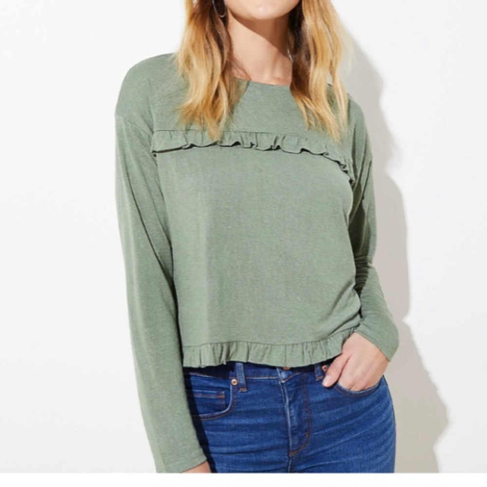 Cropped Ruffle tee in green (sun kissed leaf)